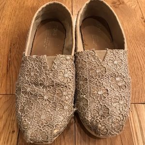 Girls glitter lace toms shoes